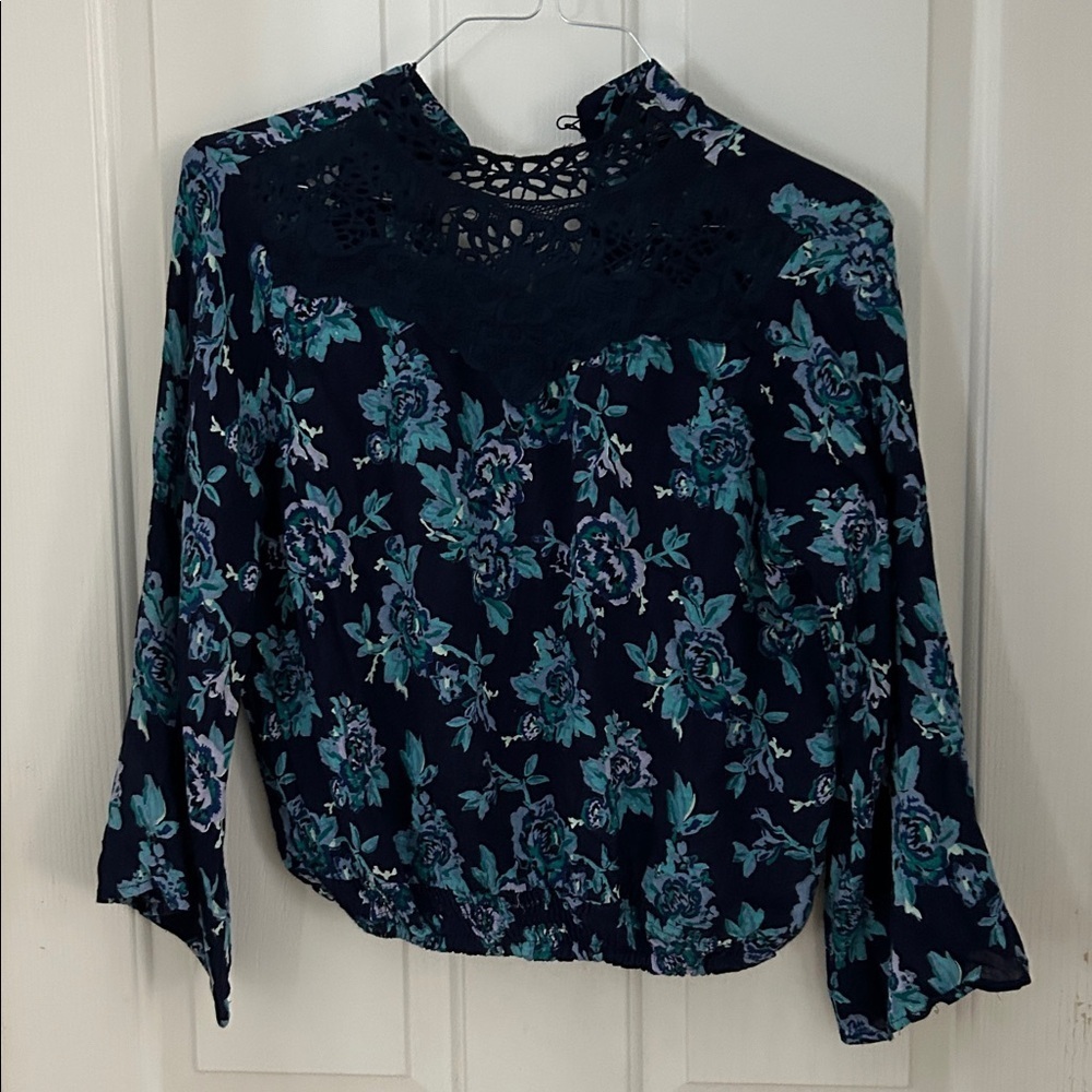 Angie floral top size medium